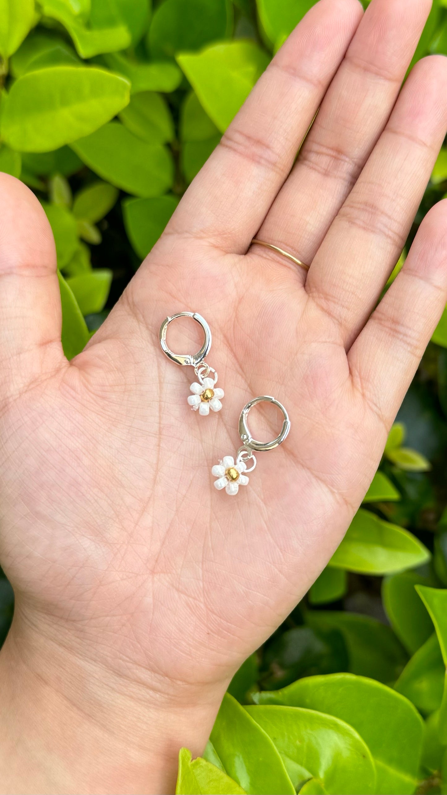 Dainty Daisy Earrings