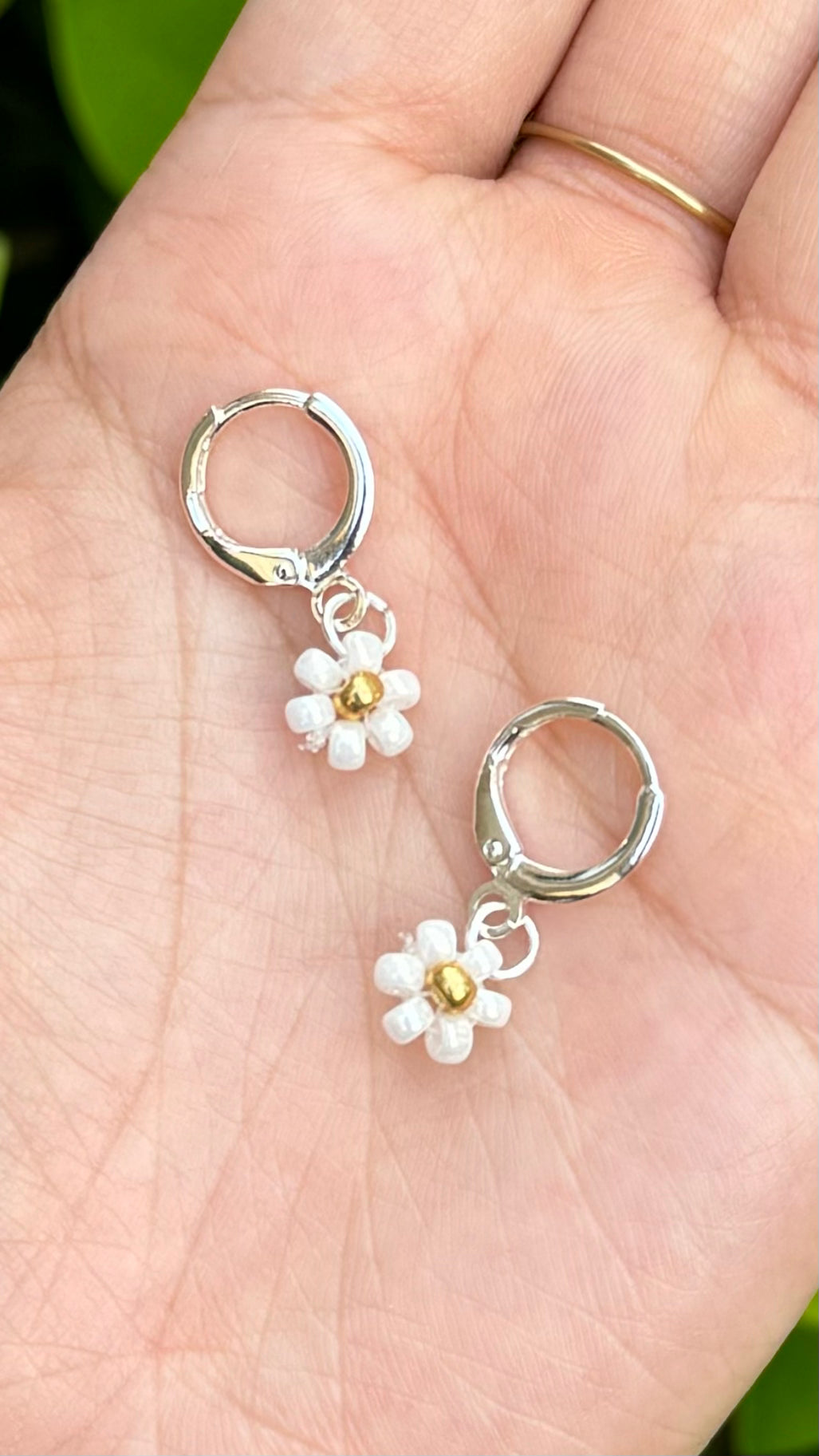 Dainty Daisy Earrings